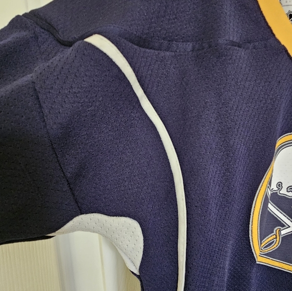 Buffalo Sabres Jersey- youth 4-7 - Picture 6 of 16